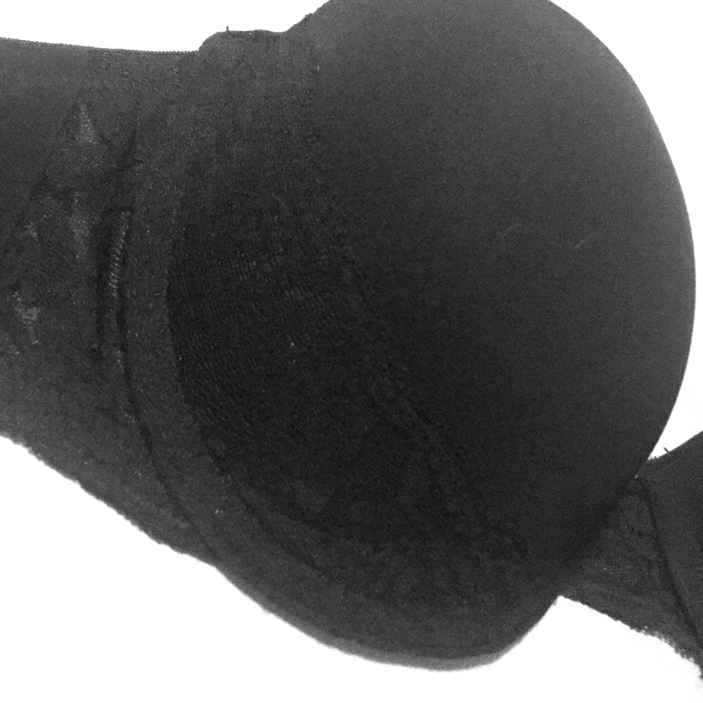 Black strapless bra